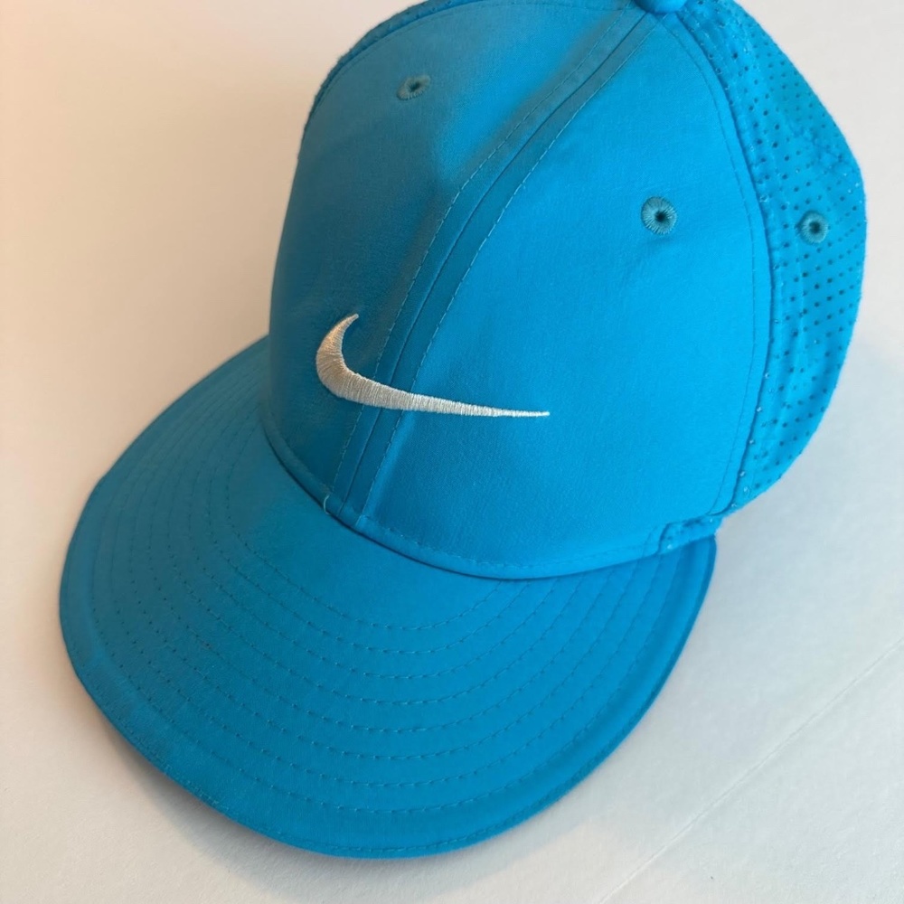 Nike Men's Golf Cap ( Light Blue) lightweight breathable material. Rounded Bill.